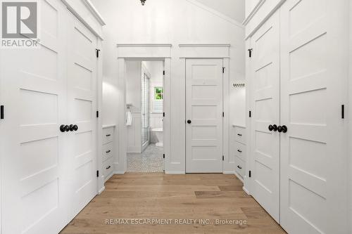 330 Camelot Court, Burlington, ON 