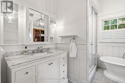 330 Camelot Court, Burlington, ON 