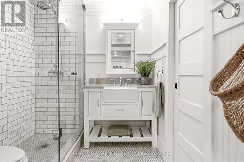 330 Camelot Court, Burlington, ON 
