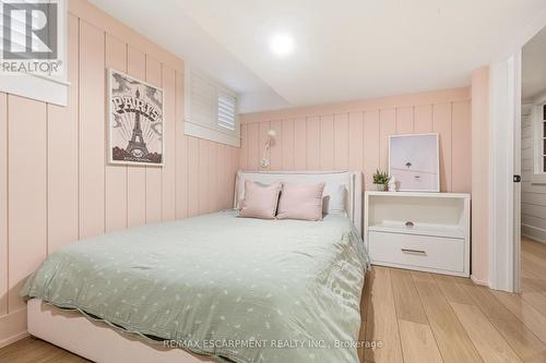 330 Camelot Court, Burlington, ON 