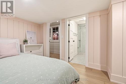 330 Camelot Court, Burlington, ON 