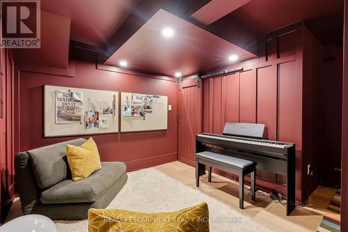 330 Camelot Court, Burlington, ON 