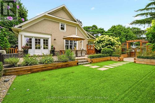 330 Camelot Court, Burlington, ON 