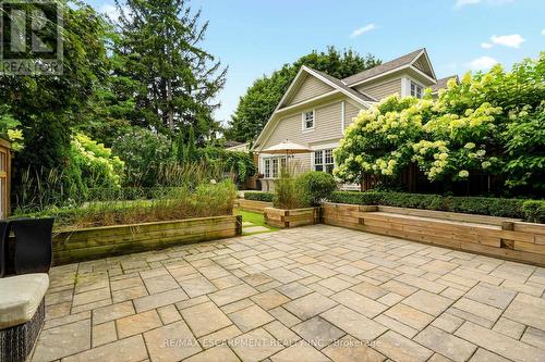 330 Camelot Court, Burlington, ON 