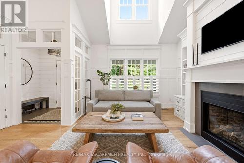 330 Camelot Court, Burlington, ON 