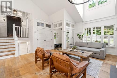 330 Camelot Court, Burlington, ON 