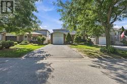 54 HERSEY CRESCENT N Barrie, ON L4N 8R2