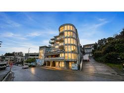 404 14955 VICTORIA AVENUE White Rock, BC V4B 1G2