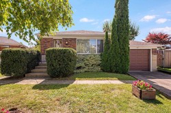 11 Picton Crescent  Toronto, ON M3K 1W4