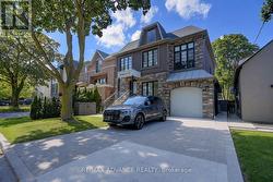 218 CAMERON AVENUE Toronto, ON M2N 1E7