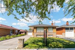 10 DUNLOP AVENUE Toronto, ON M1K 1K9