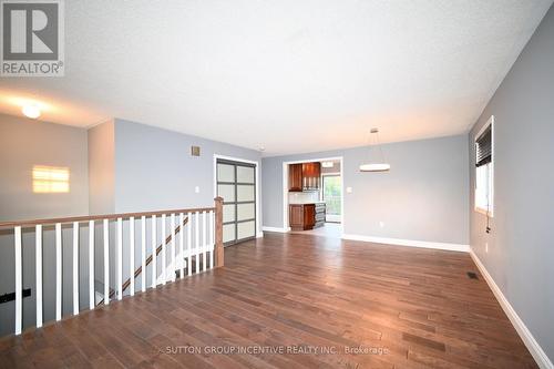 UPPER - 39 JONES DRIVE , Barrie, Ontario L4M 6H7 5