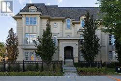 210 DORVAL DRIVE Oakville, ON L6K 0G5