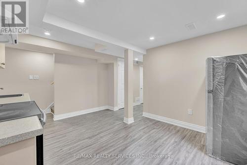 29 HECTOR COURT , Brampton, Ontario L6S 1P1 5