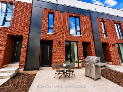 43 EVERETT COMMON , St. Catharines, Ontario L2P 2G3 2