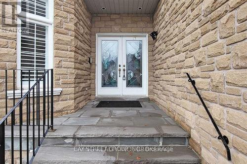 25 GREENSHIRE STREET , Richmond Hill, Ontario L4B 4V3 2