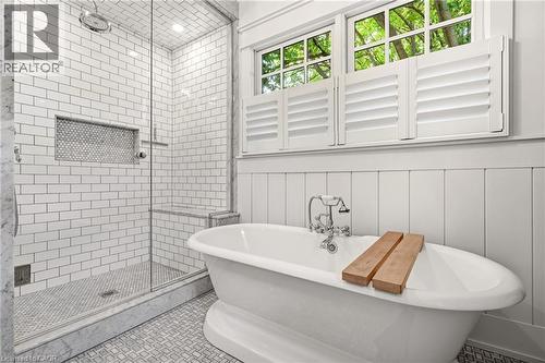 330 Camelot Court, Burlington, ON 