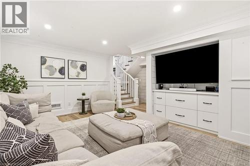 330 Camelot Court, Burlington, ON 