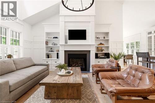 330 Camelot Court, Burlington, ON 