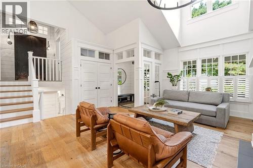 330 Camelot Court, Burlington, ON 