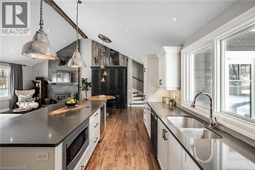 4380 Spruce Avenue, Burlington, ON 
