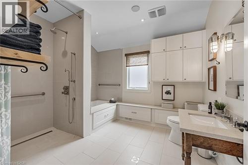 4 piece bathroom - 4380 Spruce Avenue, Burlington, ON 
