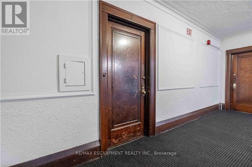4 - 285 KING STREET W , Hamilton, Ontario L8P 1B2 5