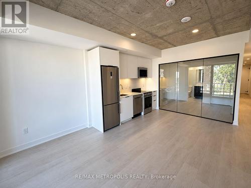407 - 1 VINE AVENUE , Toronto, Ontario M6P 0C8 5