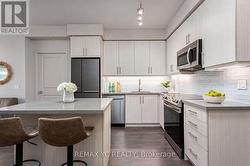 1012 - 75 ONEIDA CRESCENT Richmond Hill, ON L4B 0H3