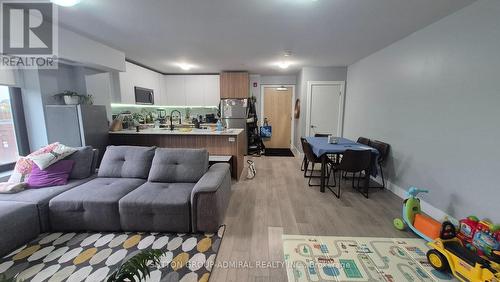 302 - 293 VIEWMOUNT AVENUE , Toronto, Ontario M6B 3H8 2