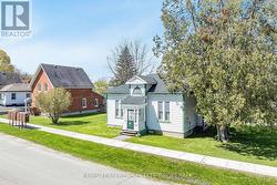 16 PEEL STREET Penetanguishene, ON L9M 1A6