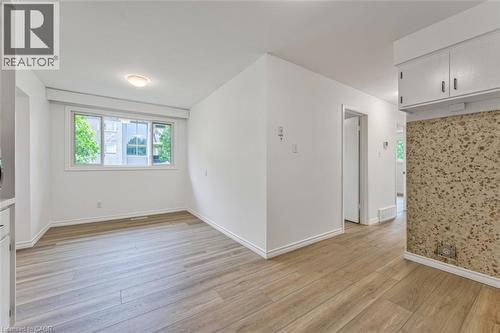 Open concept Dining area to Kitchen - 21 Vicmount Drive, Kitchener, ON 