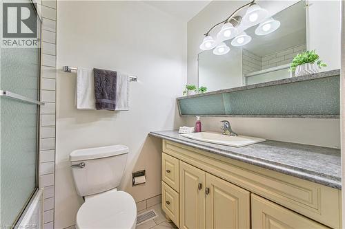 Main floor 4 pc bathroom - 21 Vicmount Drive, Kitchener, ON 