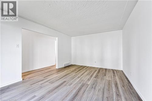 Spacious Living room with new wide vinyl plank flooring - 21 Vicmount Drive, Kitchener, ON 