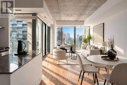 919 - 95 BATHURST STREET Toronto, ON M5V 0H7