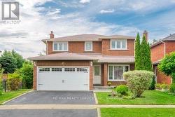 42 DUNDALK CRESCENT Brampton, ON L6Z 2V1
