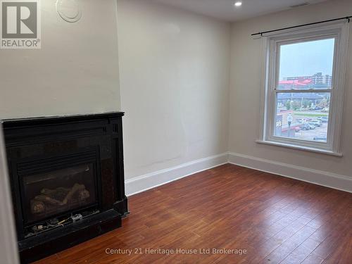 2 - 694 DUNDAS STREET , Woodstock (Woodstock - South), Ontario N4S 1E6 5