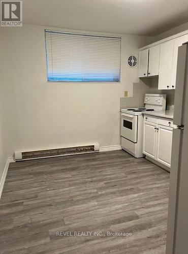 2 - 3 ROBINSON STREET , Grimsby, Ontario L3M 3C8 3