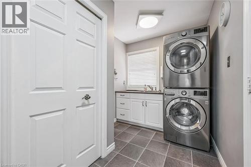 21 Tinatawa Court, Kitchener, ON 