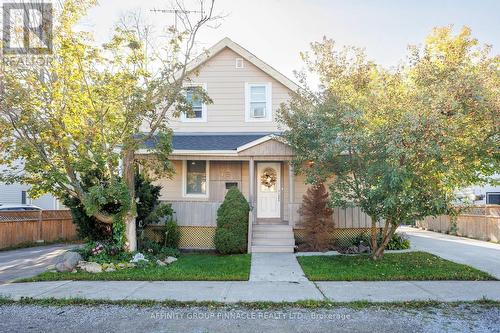 18 CLIFTON STREET  Kawartha Lakes (Fenelon Falls), ON K0M 1N0