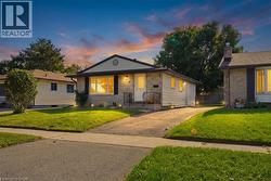 27 APPALACHIAN Crescent  Kitchener, ON N2E 1A3