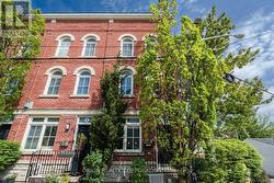 6 ST RAYMOND HEIGHTS Toronto, ON M6G 4C2