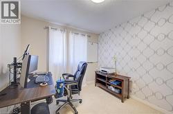 Textured wall covering with a geometric pattern - 
