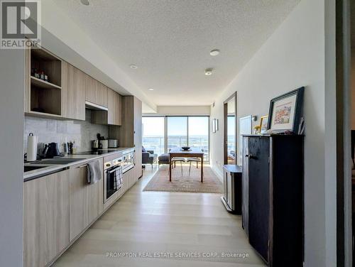 2616 - 17 BATHURST STREET , Toronto, Ontario M5V 0N1 4