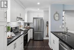 Super modern kitchen with Quartx counters! - 