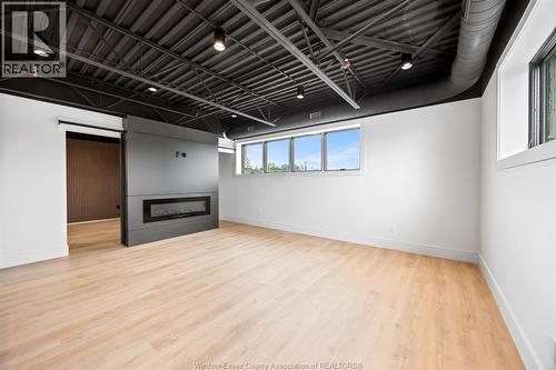 3850 DOUGALL Unit# 208 , Windsor, Ontario N9G 1X2 5