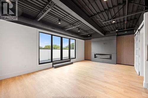3850 DOUGALL Unit# 209 , Windsor, Ontario N9G 1X2 4