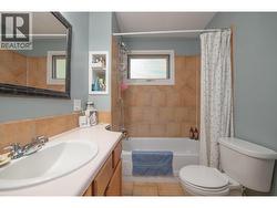 Upper floore bathroom - 