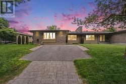 2061 CABOT STREET  Ottawa, ON K1H 6J7