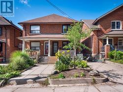16 HECTOR AVENUE Toronto, ON M6G 3G3